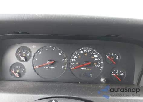 2001 Jeep Grand Cherokee Laredo z USA, uszkodzony, nr VIN 1J4GW48S51C687626